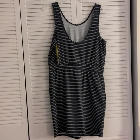 All in motion dress size M new with tags - Picture 1 of 2